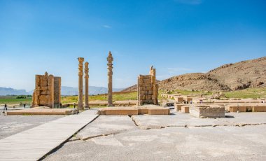 Şiraz - İran. 24 Nisan 2017. Persepolis 'e hoş geldiniz. Antik dünyanın en büyük harikalarından biri olan Persepolis sadece büyük bir mimari değil, aynı zamanda büyük bir fikri de somutlaştırıyor.. 