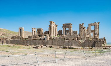 Şiraz - İran. 24 Nisan 2017. Persepolis 'e hoş geldiniz. Antik dünyanın en büyük harikalarından biri olan Persepolis sadece büyük bir mimari değil, aynı zamanda büyük bir fikri de somutlaştırıyor.. 