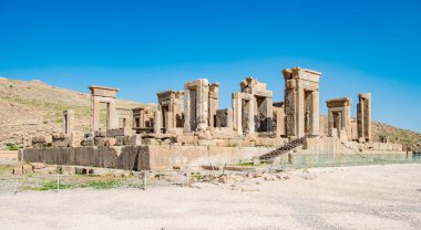 Şiraz - İran. 24 Nisan 2017. Persepolis 'e hoş geldiniz. Antik dünyanın en büyük harikalarından biri olan Persepolis sadece büyük bir mimari değil, aynı zamanda büyük bir fikri de somutlaştırıyor.. 