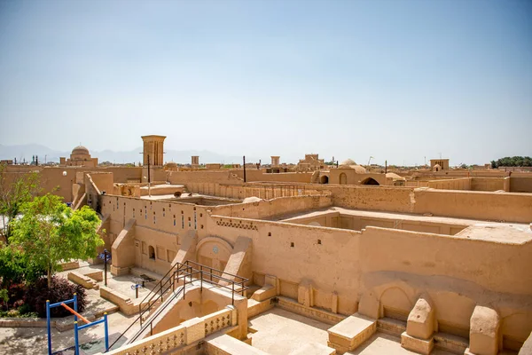 Yazd - İran. 23 Nisan 2017. Yazd, İran 'daki Sessizlik Tapınağı. Evet. Dolambaçlı yolları, porsuk ormanı, çamurlu tuğlalı evleri ve kalacak güzel yerleriyle Yezd 'sakın kaçırmayın' bir varış noktasıdır.. 