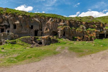 Ahlat, Bitlis, Türkiye. Ahlat Emir Bayindir Köprüsü ve Antik Harabesehir.