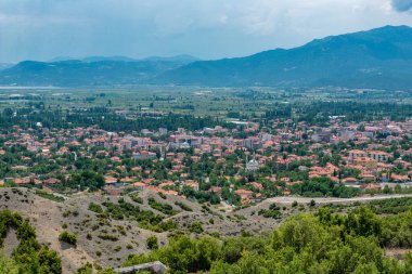 Golhisar, Burdur - Türkiye. Kibyra Antik Şehir 'den Golhisar şehir manzarası.