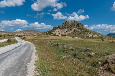 Afyonkarahisar - Türkiye. Steppe ve Köy Yolu.