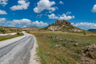 Afyonkarahisar - Türkiye. Steppe ve Köy Yolu.