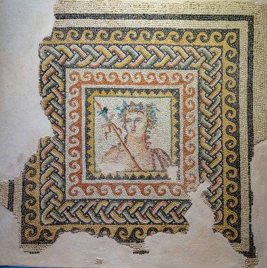 Türkiye 'nin Gaziantep kentindeki Zeugma Mozaik Müzesini ziyaret ediyorlar. 