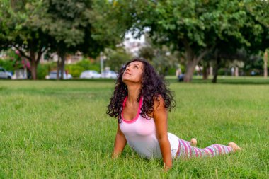 Muratpasa, Antalya / Türkiye - 12 Eylül 2019. Yoga ve sükunet Antalya Falez Park, Türkiye. 