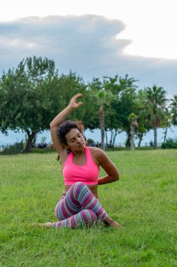 Muratpasa, Antalya / Türkiye - 12 Eylül 2019. Yoga ve sükunet Antalya Falez Park, Türkiye. 