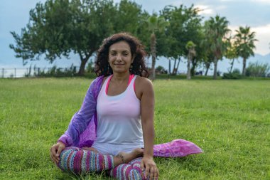 Muratpasa, Antalya / Türkiye - 12 Eylül 2019. Yoga ve sükunet Antalya Falez Park, Türkiye. 