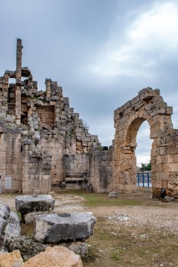 Antalya, hindi. 20 Şubat 2018. Antalya 'nın 19 km doğusundaki Perge Antalya antik kenti, Antalya' nın en önemli şehirlerinden biriydi..