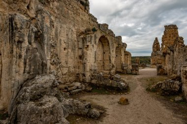 Antalya, hindi. 20 Şubat 2018. Antalya 'nın 19 km doğusundaki Perge Antalya antik kenti, Antalya' nın en önemli şehirlerinden biriydi..