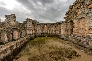 Antalya, hindi. 20 Şubat 2018. Antalya 'nın 19 km doğusundaki Perge Antalya antik kenti, Antalya' nın en önemli şehirlerinden biriydi..