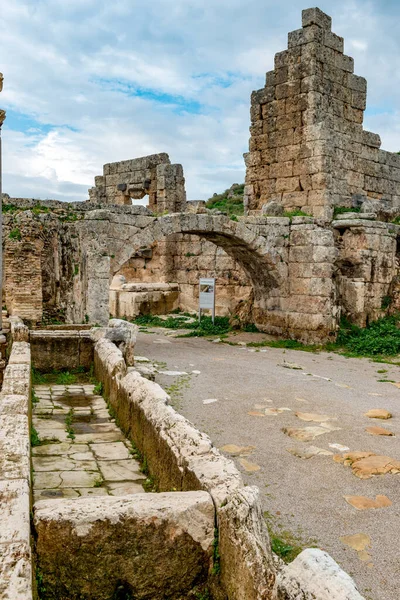 Antalya, hindi. 20 Şubat 2018. Perge Antik Kenti, Antalya - Türkiye. Antalya 'nın 19 km doğusunda yer alan Perge, antik Pamphylia' nın en önemli şehirlerinden biriydi..