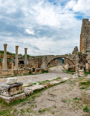 Antalya, hindi. 20 Şubat 2018. Perge Antik Kenti, Antalya - Türkiye. Antalya 'nın 19 km doğusunda yer alan Perge, antik Pamphylia' nın en önemli şehirlerinden biriydi..