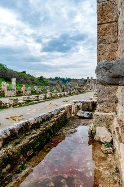 Antalya, hindi. 20 Şubat 2018. Perge Antik Kenti, Antalya - Türkiye. Antalya 'nın 19 km doğusunda yer alan Perge, antik Pamphylia' nın en önemli şehirlerinden biriydi..