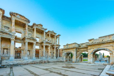 Selçuk, İzmir - Türkiye. 25 Aralık 2017. Celsus Kütüphanesi. İzmir 'in Selcuk kentindeki Antik Efes Kenti - Türkiye