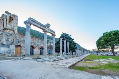 Selçuk, İzmir - Türkiye. 25 Aralık 2017. Celsus Kütüphanesi. İzmir 'in Selcuk kentindeki Antik Efes Kenti - Türkiye