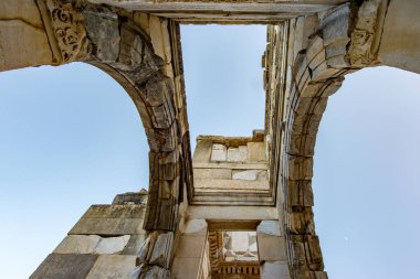 Selçuk, İzmir - Türkiye. 25 Aralık 2017. Celsus Kütüphanesi. İzmir 'in Selcuk kentindeki Antik Efes Kenti - Türkiye