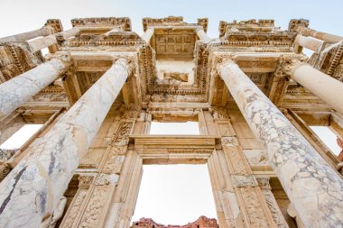 Selçuk, İzmir - Türkiye. 25 Aralık 2017. Celsus Kütüphanesi. İzmir 'in Selcuk kentindeki Antik Efes Kenti - Türkiye