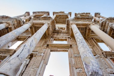 Selçuk, İzmir - Türkiye. 25 Aralık 2017. Celsus Kütüphanesi. İzmir 'in Selcuk kentindeki Antik Efes Kenti - Türkiye
