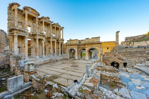 Selcuk Izmir 2017 Celsus Library 이즈미 터키의 쿠크에 에베소 — 스톡 사진