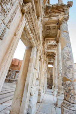 Selçuk, İzmir - Türkiye. 25 Aralık 2017. Celsus Kütüphanesi. İzmir 'in Selcuk kentindeki Antik Efes Kenti - Türkiye