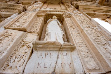 Selçuk, İzmir - Türkiye. 25 Aralık 2017. Celsus Kütüphanesi. İzmir 'in Selcuk kentindeki Antik Efes Kenti - Türkiye
