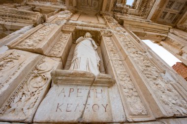Selçuk, İzmir - Türkiye. 25 Aralık 2017. Celsus Kütüphanesi. İzmir 'in Selcuk kentindeki Antik Efes Kenti - Türkiye