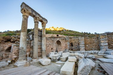 Selçuk, İzmir - Türkiye. 25 Aralık 2017. Celsus Kütüphanesi. İzmir 'in Selcuk kentindeki Antik Efes Kenti - Türkiye