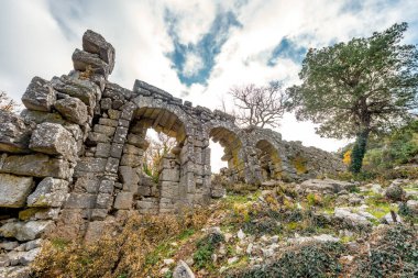 Antalya, hindi. 21 Aralık 2017. Antalya 'nın Termessos Antik Kenti' ndeki amfi tiyatro - Türkiye. Termessos, Antalya 'nın 30 km kuzeybatısındaki bu yükselen dağ zirveleri, Türkiye' nin başlıca ilgi alanlarından biri.,