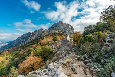 Antalya, hindi. 21 Aralık 2017. Antalya 'nın Termessos Antik Kenti' ndeki amfi tiyatro - Türkiye. Termessos, Antalya 'nın 30 km kuzeybatısındaki bu yükselen dağ zirveleri, Türkiye' nin başlıca ilgi alanlarından biri.,