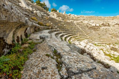 Antalya, hindi. 21 Aralık 2017. Antalya 'nın Termessos Antik Kenti' ndeki amfi tiyatro - Türkiye. Termessos, Antalya 'nın 30 km kuzeybatısındaki bu yükselen dağ zirveleri, Türkiye' nin başlıca ilgi alanlarından biri.,