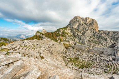 Antalya, hindi. 21 Aralık 2017. Antalya 'nın Termessos Antik Kenti' ndeki amfi tiyatro - Türkiye. Termessos, Antalya 'nın 30 km kuzeybatısındaki bu yükselen dağ zirveleri, Türkiye' nin başlıca ilgi alanlarından biri.,