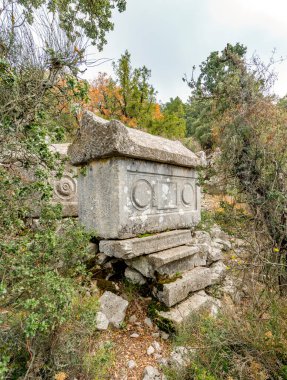 Antalya, hindi. 21 Aralık 2017. Antalya 'nın Termessos Antik Kenti' ndeki amfi tiyatro - Türkiye. Termessos, Antalya 'nın 30 km kuzeybatısındaki bu yükselen dağ zirveleri, Türkiye' nin başlıca ilgi alanlarından biri.,