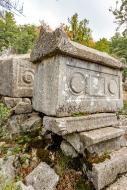 Antalya, hindi. 21 Aralık 2017. Antalya 'nın Termessos Antik Kenti' ndeki amfi tiyatro - Türkiye. Termessos, Antalya 'nın 30 km kuzeybatısındaki bu yükselen dağ zirveleri, Türkiye' nin başlıca ilgi alanlarından biri.,