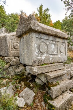 Antalya, hindi. 21 Aralık 2017. Antalya 'nın Termessos Antik Kenti' ndeki amfi tiyatro - Türkiye. Termessos, Antalya 'nın 30 km kuzeybatısındaki bu yükselen dağ zirveleri, Türkiye' nin başlıca ilgi alanlarından biri.,