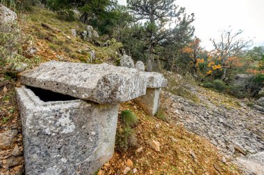 Antalya, hindi. 21 Aralık 2017. Antalya 'nın Termessos Antik Kenti' ndeki amfi tiyatro - Türkiye. Termessos, Antalya 'nın 30 km kuzeybatısındaki bu yükselen dağ zirveleri, Türkiye' nin başlıca ilgi alanlarından biri.,