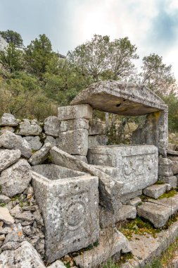 Antalya, hindi. 21 Aralık 2017. Antalya 'nın Termessos Antik Kenti' ndeki amfi tiyatro - Türkiye. Termessos, Antalya 'nın 30 km kuzeybatısındaki bu yükselen dağ zirveleri, Türkiye' nin başlıca ilgi alanlarından biri.,