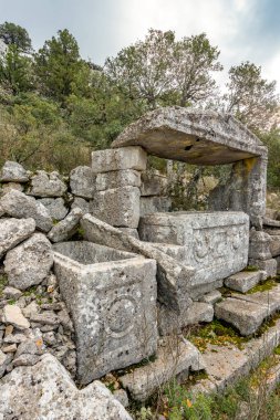 Antalya, hindi. 21 Aralık 2017. Antalya 'nın Termessos Antik Kenti' ndeki amfi tiyatro - Türkiye. Termessos, Antalya 'nın 30 km kuzeybatısındaki bu yükselen dağ zirveleri, Türkiye' nin başlıca ilgi alanlarından biri.,