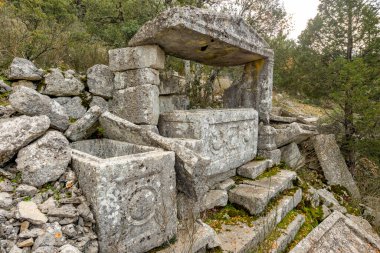Antalya, hindi. 21 Aralık 2017. Antalya 'nın Termessos Antik Kenti' ndeki amfi tiyatro - Türkiye. Termessos, Antalya 'nın 30 km kuzeybatısındaki bu yükselen dağ zirveleri, Türkiye' nin başlıca ilgi alanlarından biri.,