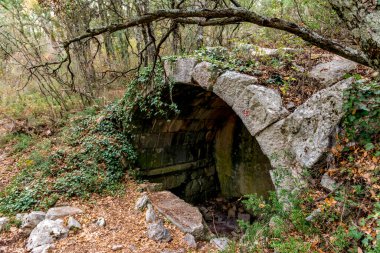 Antalya, hindi. 21 Aralık 2017. Antalya 'nın Termessos Antik Kenti' ndeki amfi tiyatro - Türkiye. Termessos, Antalya 'nın 30 km kuzeybatısındaki bu yükselen dağ zirveleri, Türkiye' nin başlıca ilgi alanlarından biri.,