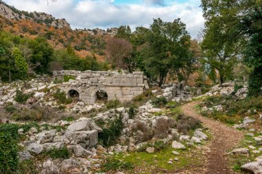 Antalya, hindi. 21 Aralık 2017. Antalya 'nın Termessos Antik Kenti' ndeki amfi tiyatro - Türkiye. Termessos, Antalya 'nın 30 km kuzeybatısındaki bu yükselen dağ zirveleri, Türkiye' nin başlıca ilgi alanlarından biri.,
