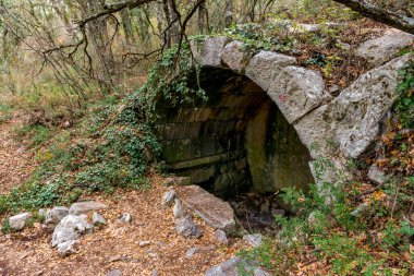 Antalya, hindi. 21 Aralık 2017. Antalya 'nın Termessos Antik Kenti' ndeki amfi tiyatro - Türkiye. Termessos, Antalya 'nın 30 km kuzeybatısındaki bu yükselen dağ zirveleri, Türkiye' nin başlıca ilgi alanlarından biri.,