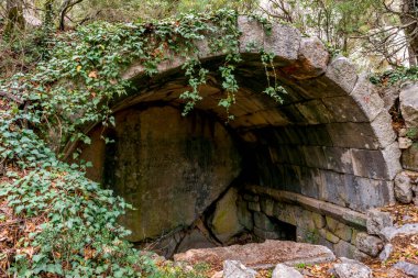 Antalya, hindi. 21 Aralık 2017. Antalya 'nın Termessos Antik Kenti' ndeki amfi tiyatro - Türkiye. Termessos, Antalya 'nın 30 km kuzeybatısındaki bu yükselen dağ zirveleri, Türkiye' nin başlıca ilgi alanlarından biri.,
