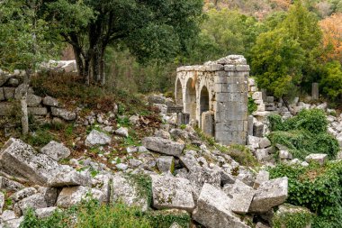 Antalya, hindi. 21 Aralık 2017. Antalya 'nın Termessos Antik Kenti' ndeki amfi tiyatro - Türkiye. Termessos, Antalya 'nın 30 km kuzeybatısındaki bu yükselen dağ zirveleri, Türkiye' nin başlıca ilgi alanlarından biri.,