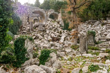 Antalya, hindi. 21 Aralık 2017. Antalya 'nın Termessos Antik Kenti' ndeki amfi tiyatro - Türkiye. Termessos, Antalya 'nın 30 km kuzeybatısındaki bu yükselen dağ zirveleri, Türkiye' nin başlıca ilgi alanlarından biri.,
