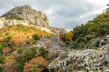 Antalya, hindi. 21 Aralık 2017. Antalya 'nın Termessos Antik Kenti' ndeki amfi tiyatro - Türkiye. Termessos, Antalya 'nın 30 km kuzeybatısındaki bu yükselen dağ zirveleri, Türkiye' nin başlıca ilgi alanlarından biri.,