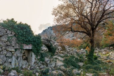 Antalya, hindi. 21 Aralık 2017. Antalya 'nın Termessos Antik Kenti' ndeki amfi tiyatro - Türkiye. Termessos, Antalya 'nın 30 km kuzeybatısındaki bu yükselen dağ zirveleri, Türkiye' nin başlıca ilgi alanlarından biri.,