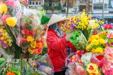 16 Aralık 2015. Thomas-Vietnam 'ı. Vietnam 'ın Mekong Deltası' ndaki Can Tho şehrinin yakınındaki Mekong Nehri 'ndeki Çiçekli Pazar. Vietnam' ın pirinç kasesi, delta çeşitli baş döndürücü yeşilliklerle kaplıdır.. 