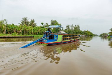 Vietnam 'da Mekong Deltası' ndaki Can Tho şehrinin yakınındaki Mekong Nehri 'ndeki Uçan Pazar.