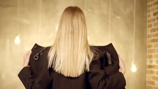 Junge Blondine Lutscht Schwarzen Junge Blondine Lutscht Schwarzen